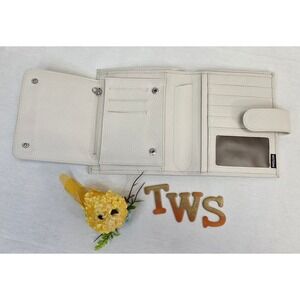 Moterm Versa Pocket Planner White Pebbled Leather Wallet Organizer Snap Closure